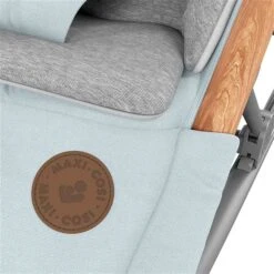 Maxi-Cosi Kori Wippe Essential Grey 17 Maxi-Cosi Kori Wippe Essential Grey -Bester Babyprodukte Geschäfte 2835050110u4y2020 2020 bouncer kori grey essentialgrey premiumdesign side